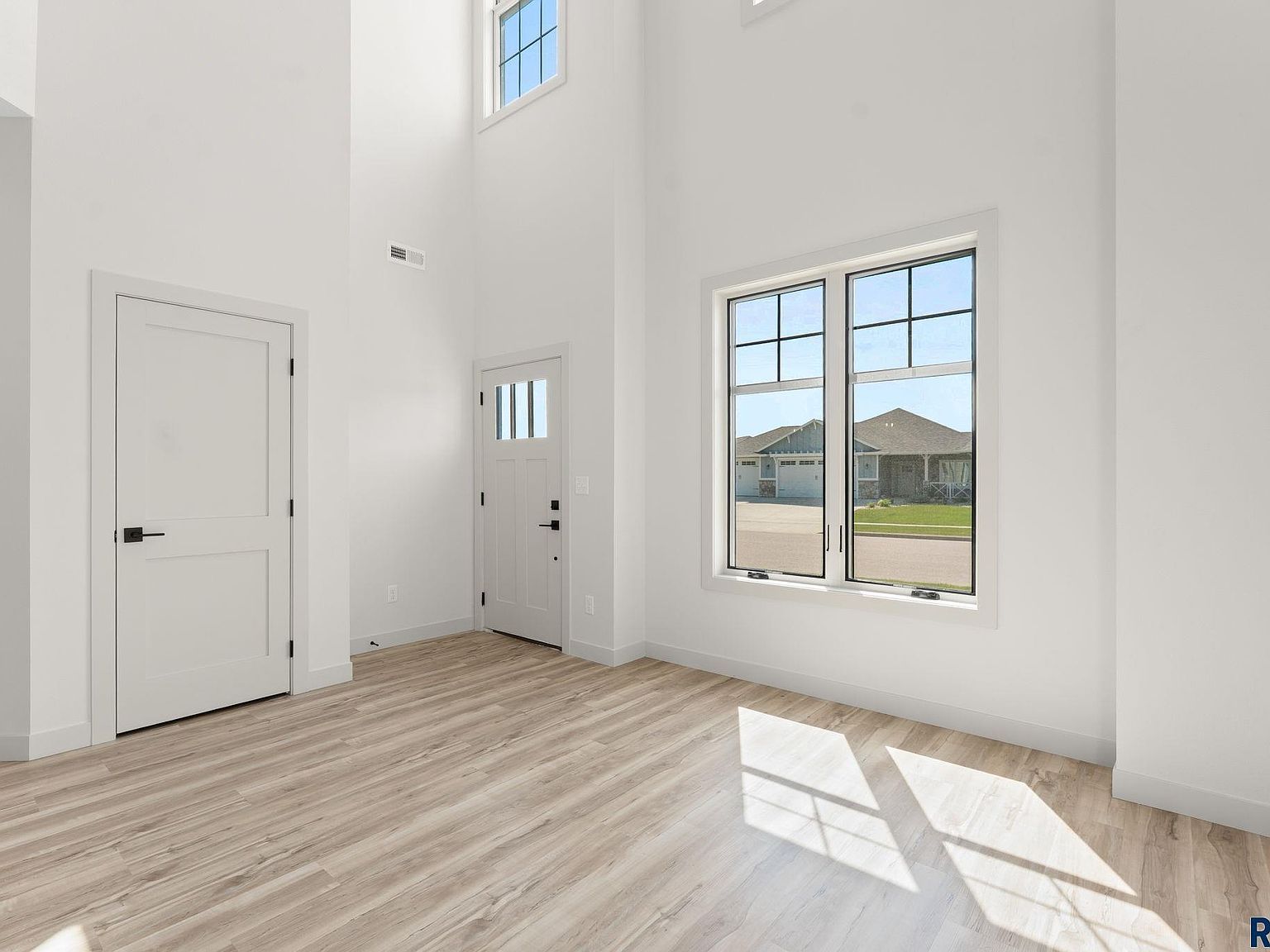 8621 W Shoreline Pl Sioux Falls, SD 57107 - Thumbnail 5