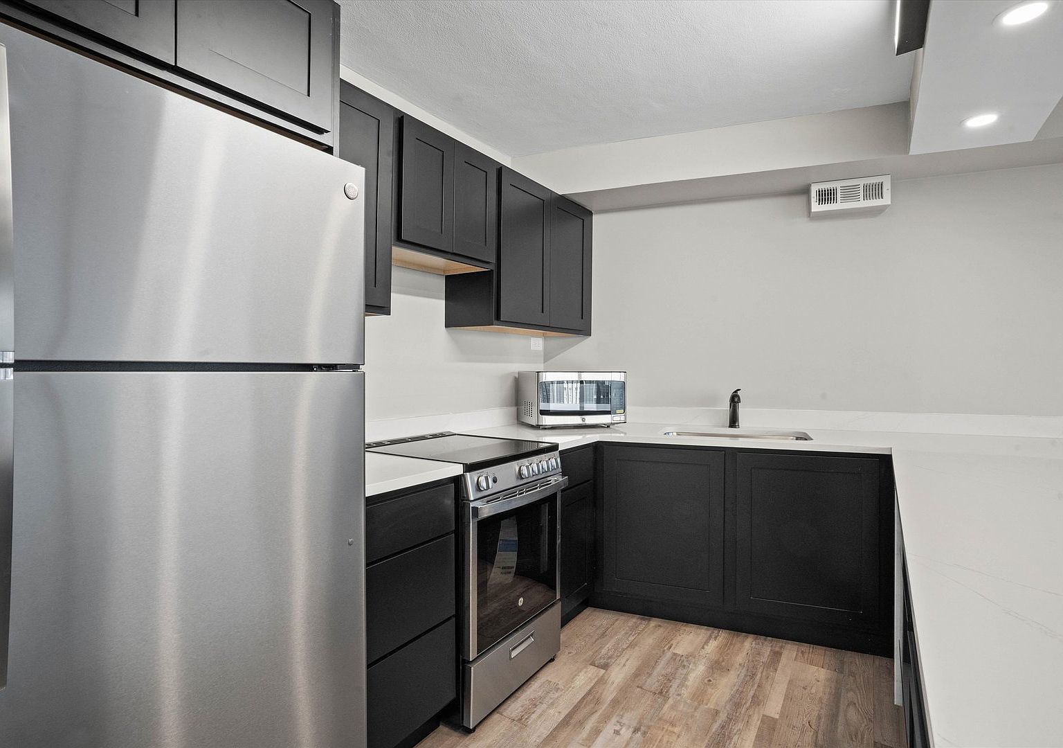 300 N State St APT 5225 Chicago, IL 60654 - Thumbnail 5