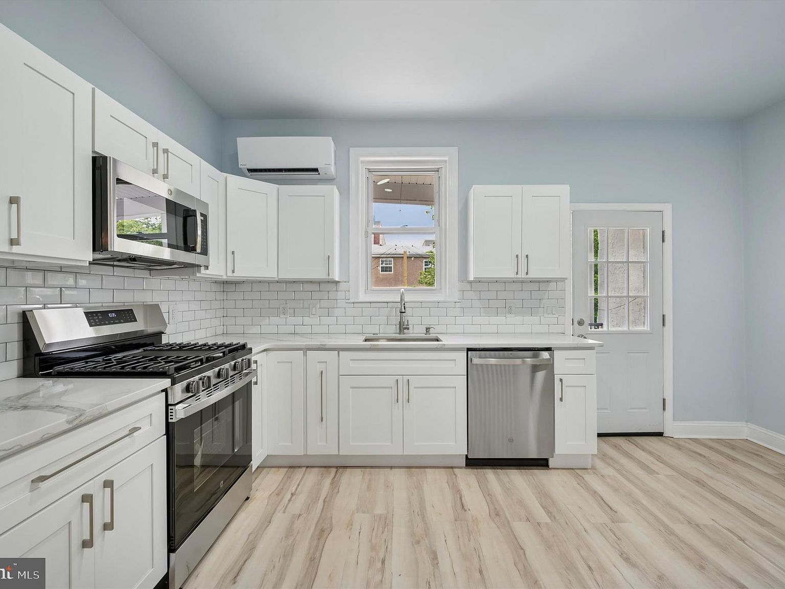 151 Jamestown Ave Philadelphia, PA 19127 - Thumbnail 5