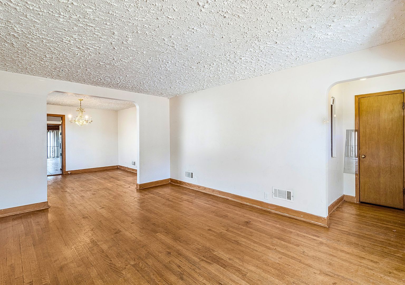 8801 S Clyde Ave Chicago, IL 60617 - Thumbnail 5