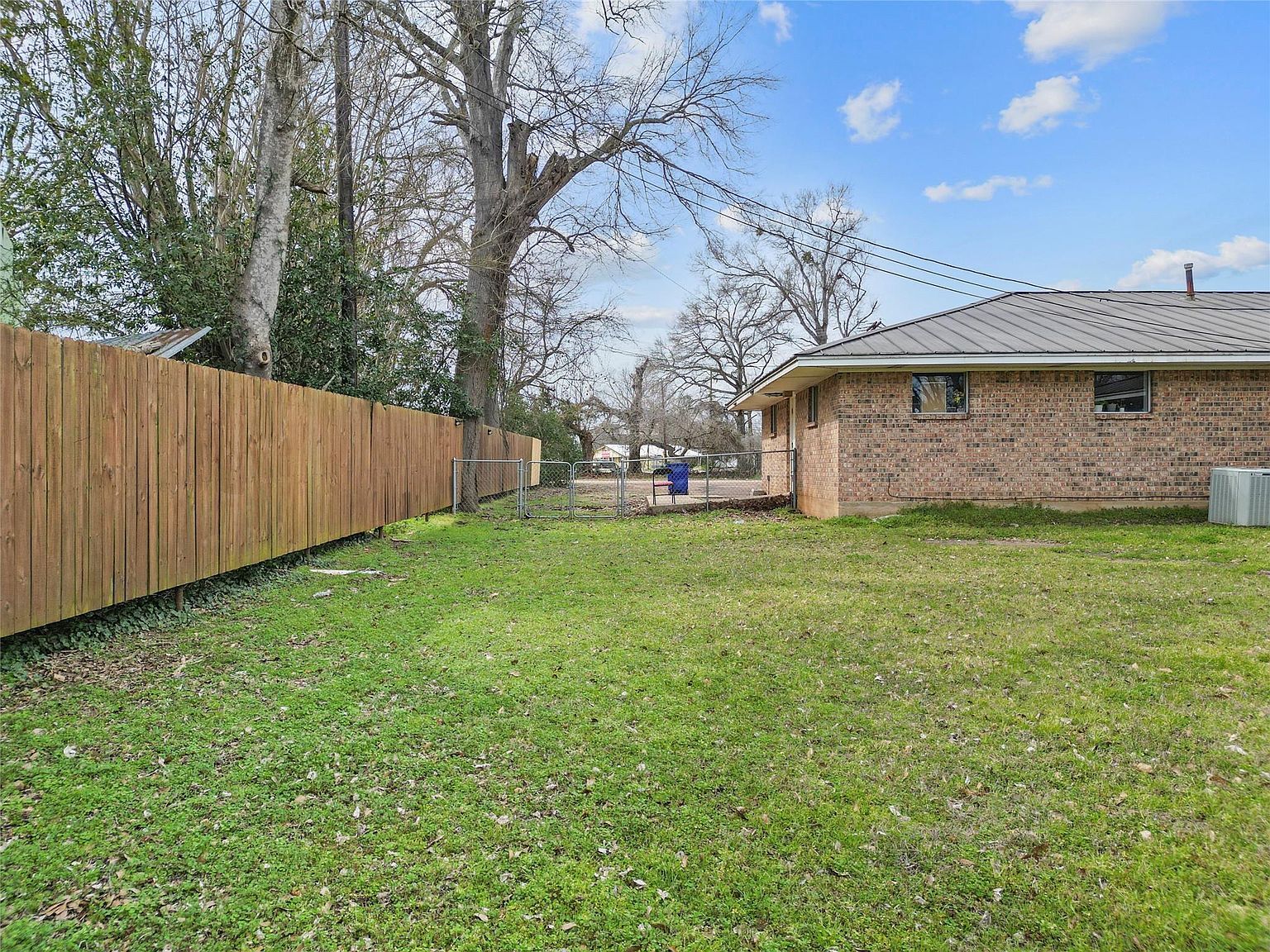300 S Cedar St Crockett, TX 75835 - Thumbnail 5