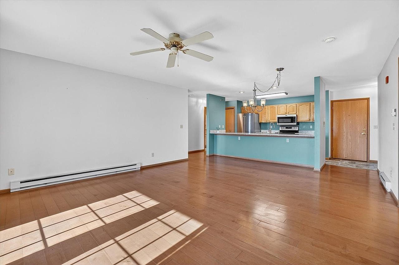 715 Canterberry Ct Unit 109 West Bend, WI 53090 - Thumbnail 5