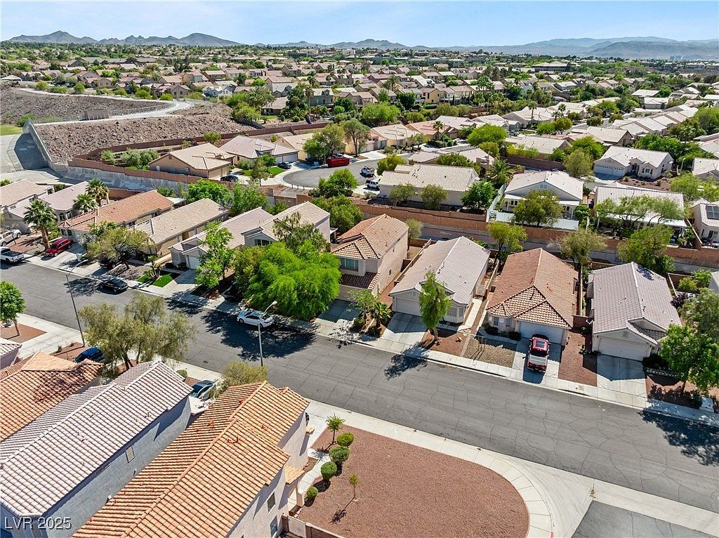 2333 Silver Crew Pass Henderson, NV 89052 - Thumbnail 5