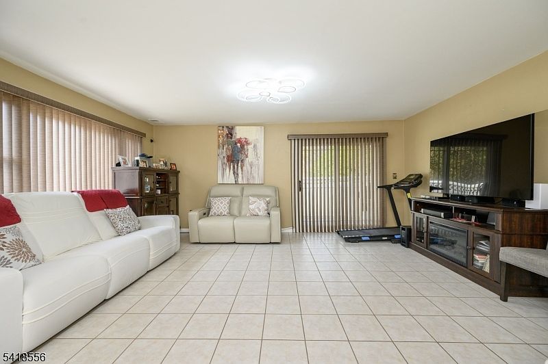 235 Dakota St Paterson, NJ 07503 - Thumbnail 5