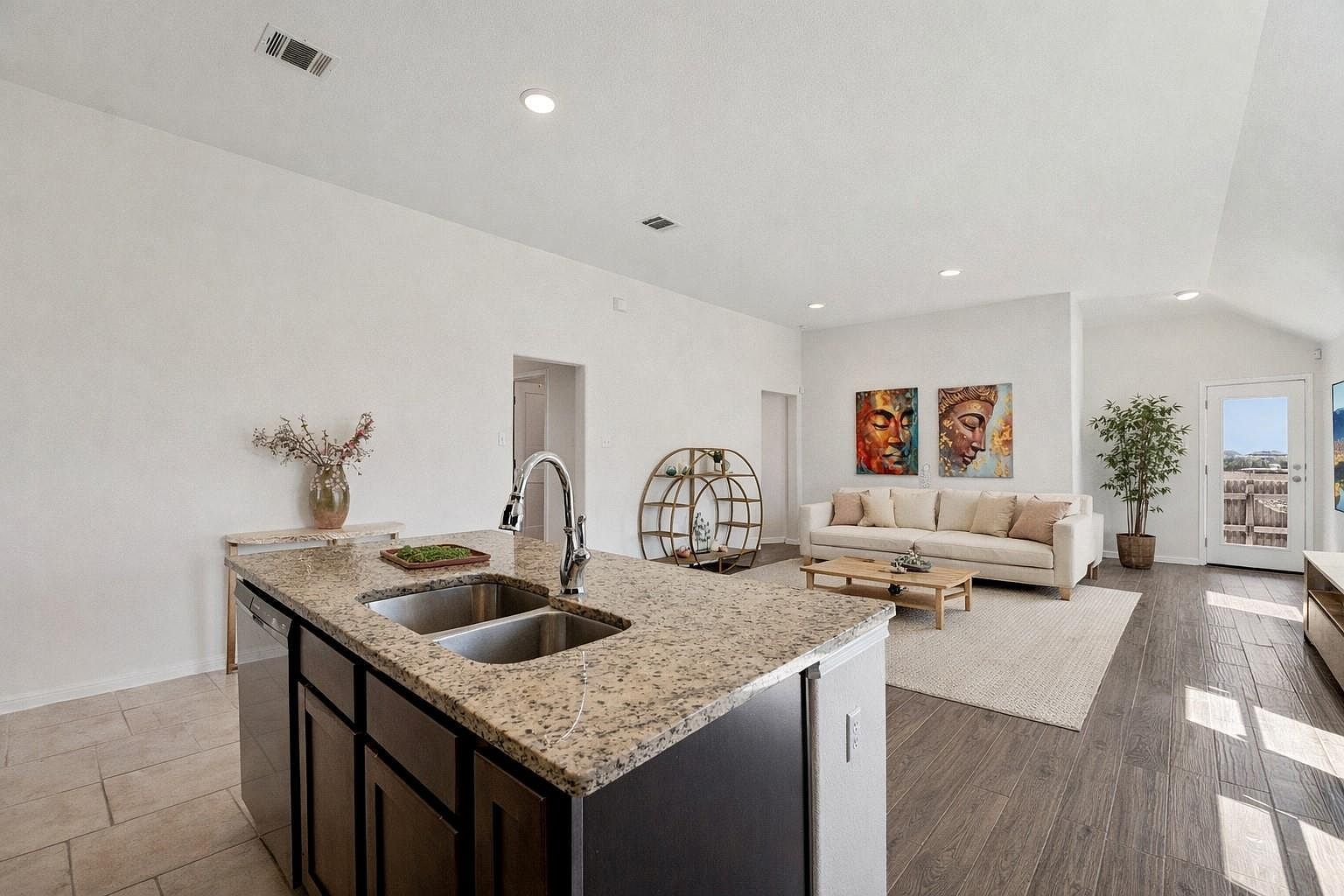 210 Helen Rd Hutto, TX 78634 - Thumbnail 5