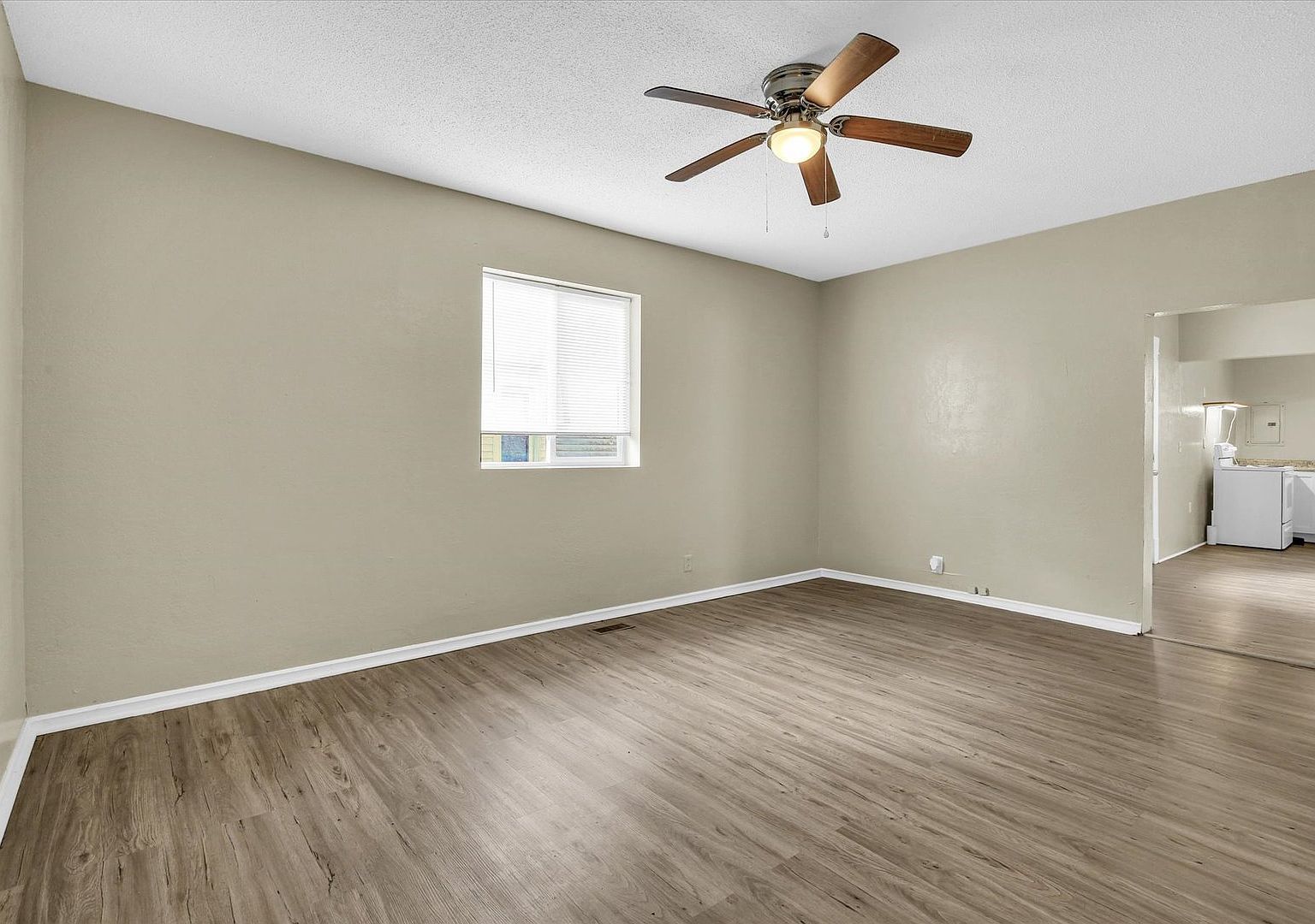 602 S Elm St Villa Grove, IL 61956 - Thumbnail 5