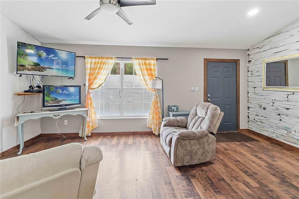 26141 Grassey Sprain Ave Sorrento, FL 32776 - Thumbnail 5