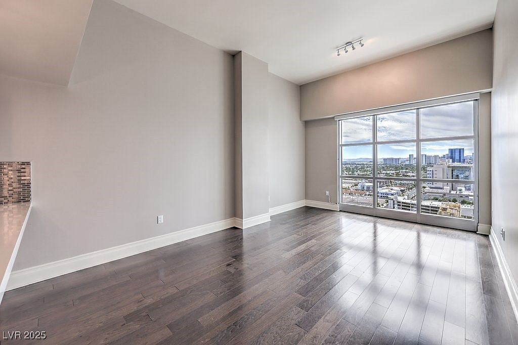 150 Las Vegas Blvd N UNIT 2307 Las Vegas, NV 89101 - Thumbnail 5