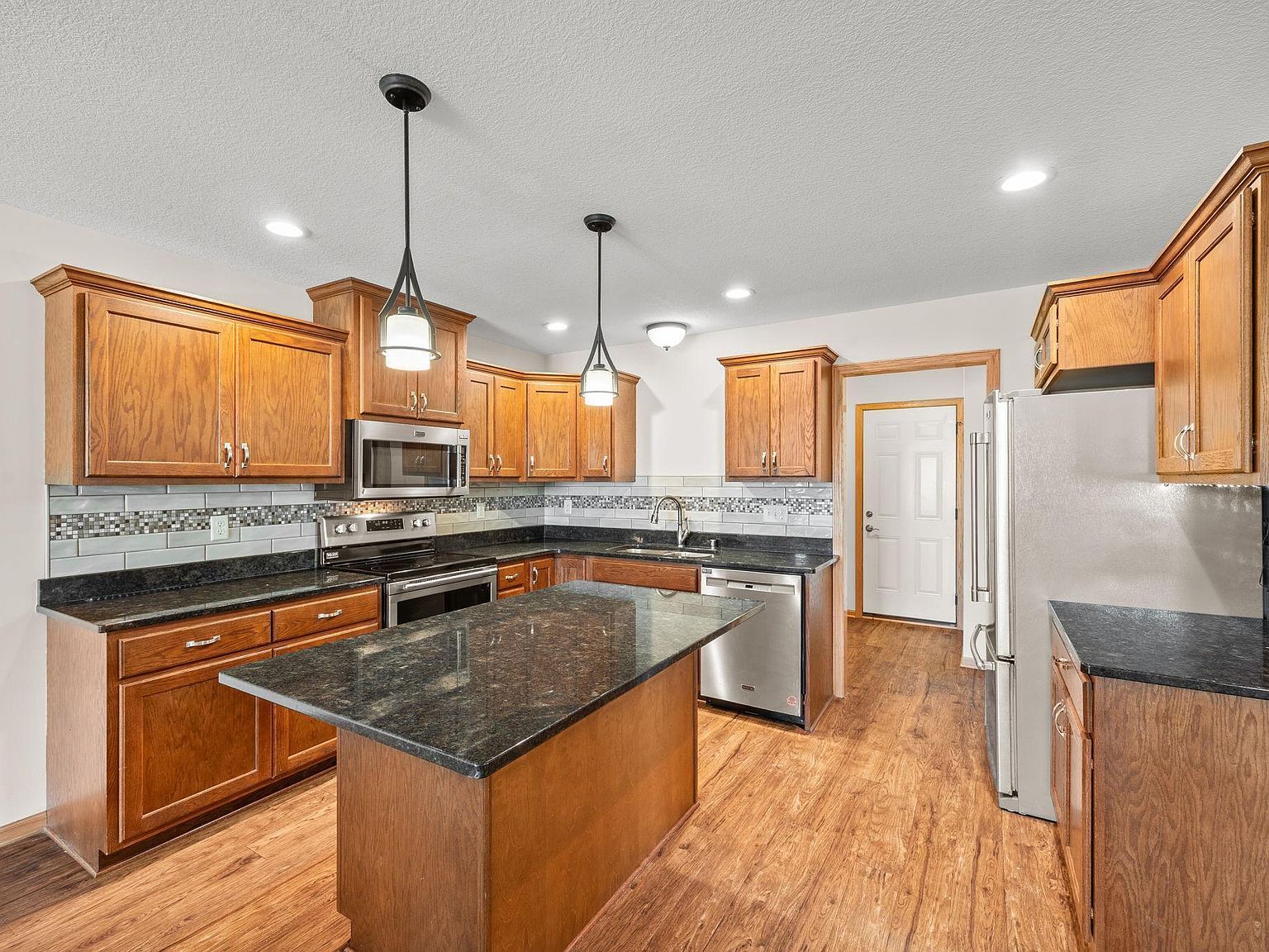 337 2nd St NW Mayer, MN 55360 - Thumbnail 5