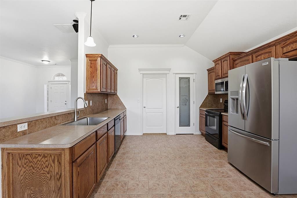 708 E Forest Court Ln Mustang, OK 73064 - Thumbnail 5