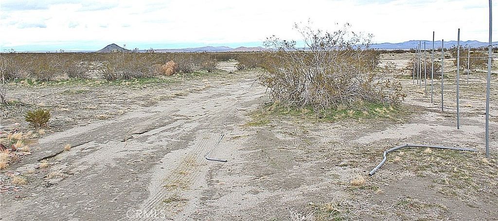 11 Holly St Phelan, CA 92371 - Thumbnail 5