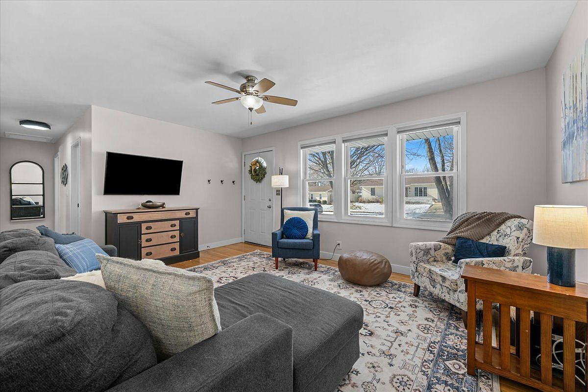 111 Ridge Ln Geneva, IL 60134 - Thumbnail 5