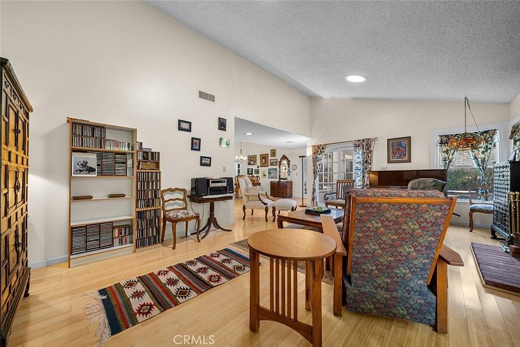 15574 Sorbonne St Sylmar, CA 91342 - Thumbnail 5