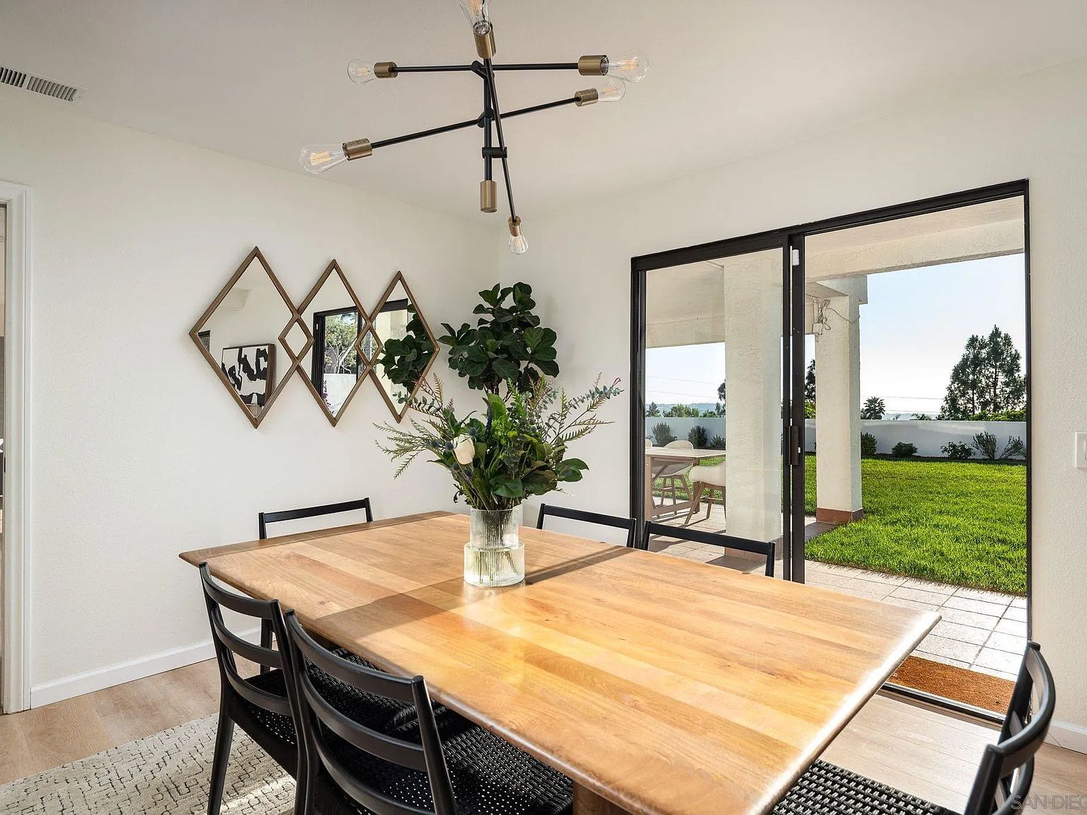 2524 Luciernaga St Carlsbad, CA 92009 - Thumbnail 5