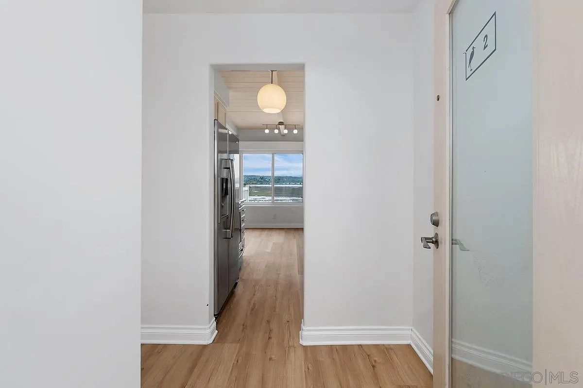 4013 Crown Point Dr Unit 2 San Diego, CA 92109 - Thumbnail 5