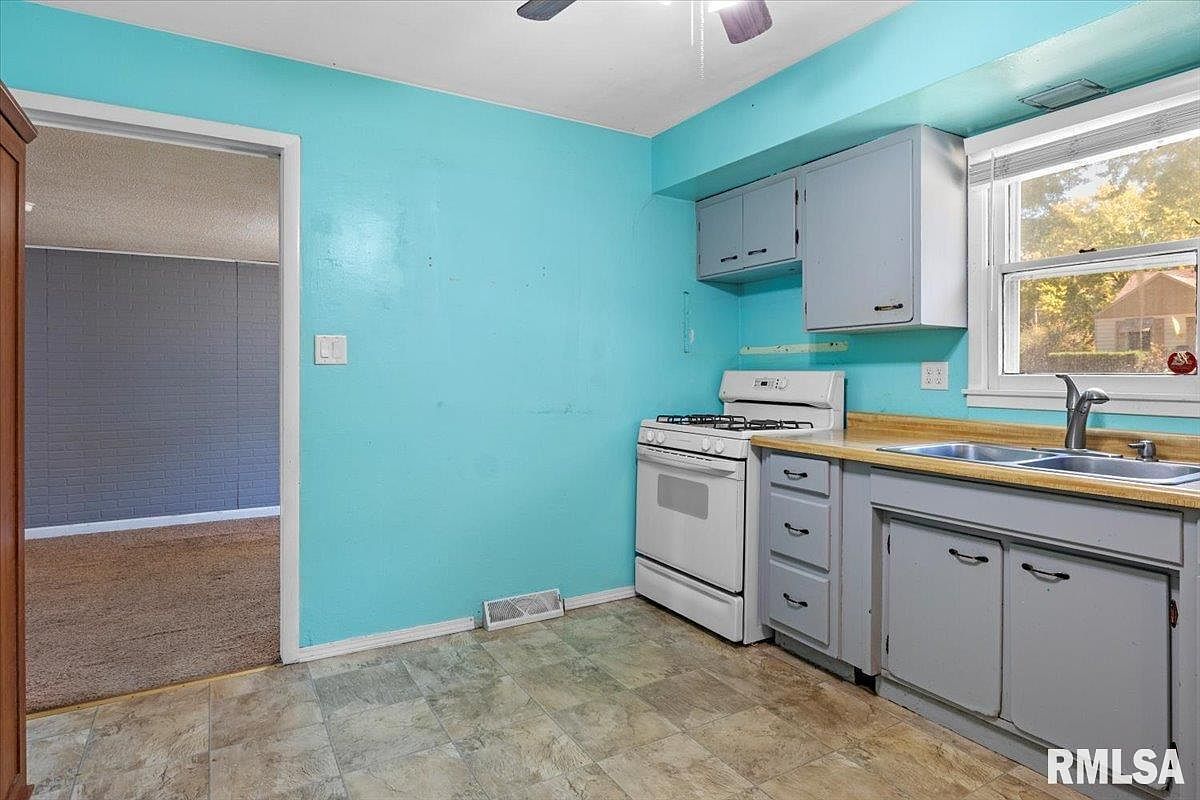 316 S Curtis St Edinburg, IL 62531 - Thumbnail 5