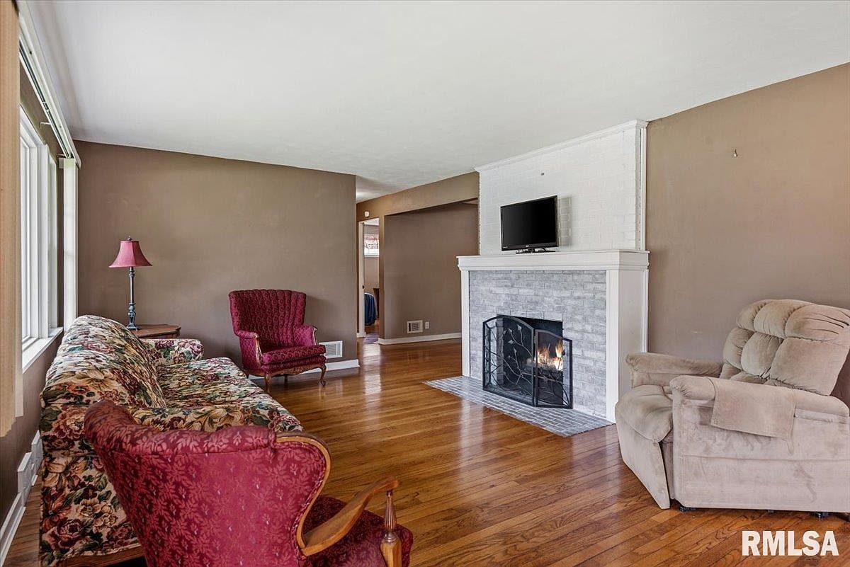 303 W Lincoln Ave Petersburg, IL 62675 - Thumbnail 5