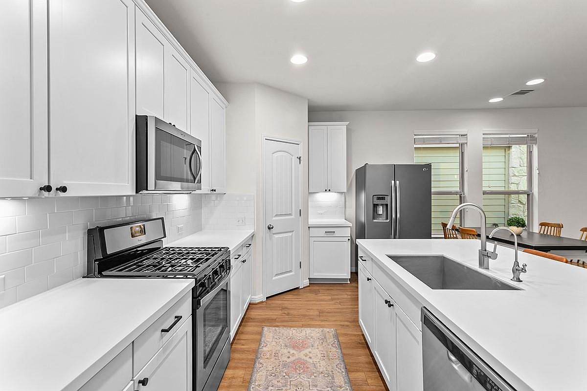 221 Diamond Point Dr Dripping Springs, TX 78620 - Thumbnail 5