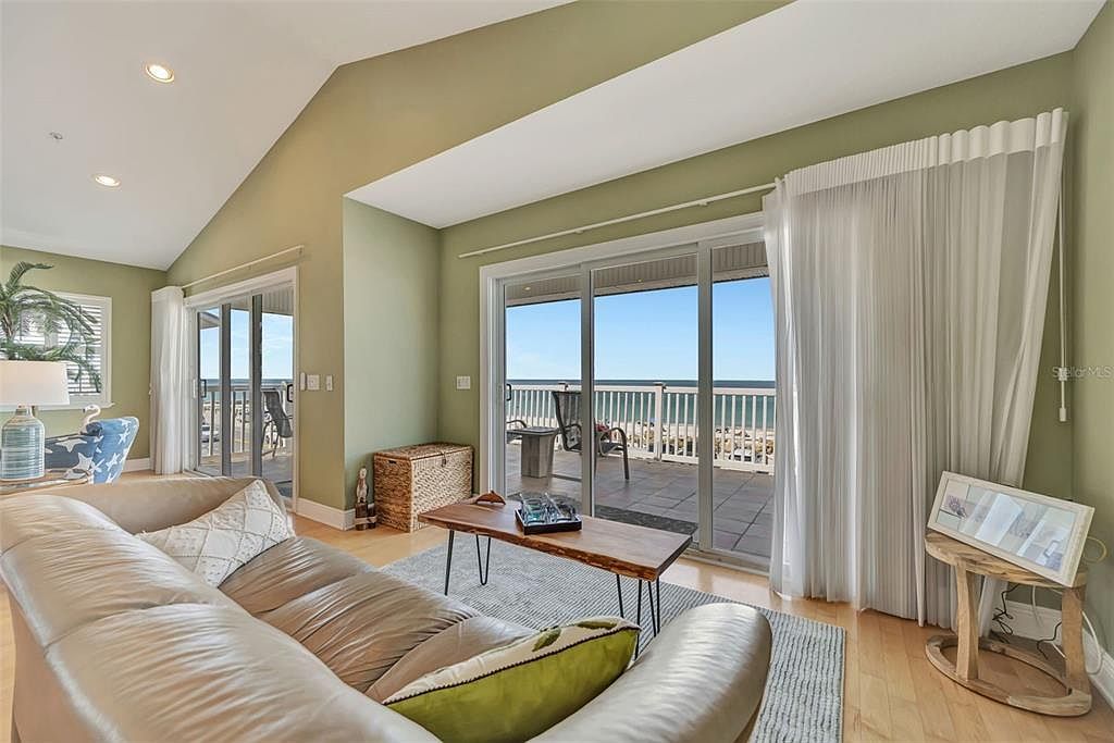 1105 Gulf Dr S APT 3 Bradenton Beach, FL 34217 - Thumbnail 5