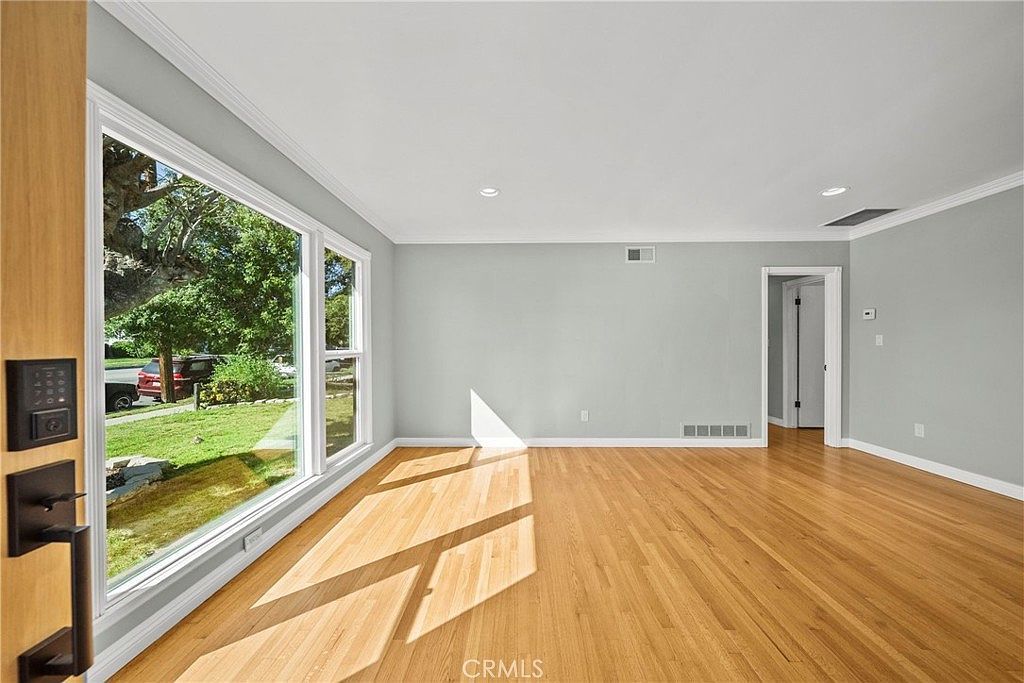 8936 Woodley Ave North Hills, CA 91343 - Thumbnail 5