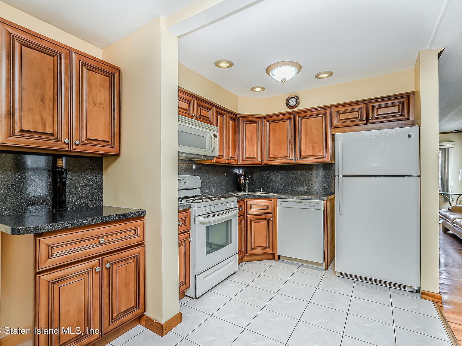 225 Van Name Ave Staten Island, NY 10303 - Thumbnail 5