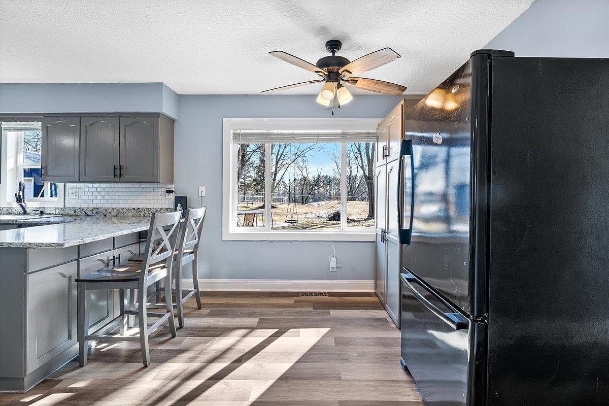 1054 County Road 6 NE Stanchfield, MN 55080 - Thumbnail 5