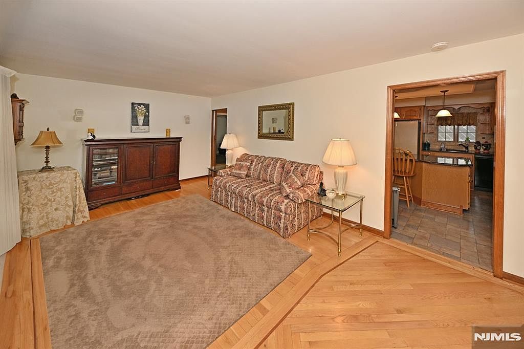 888 Edison St Township Of Washington, NJ 07676 - Thumbnail 5