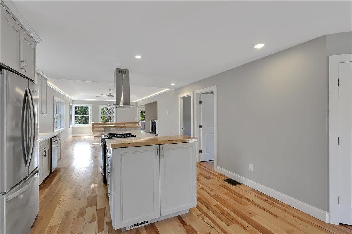 49 Hemlock Cir Jericho, VT 05465 - Thumbnail 5