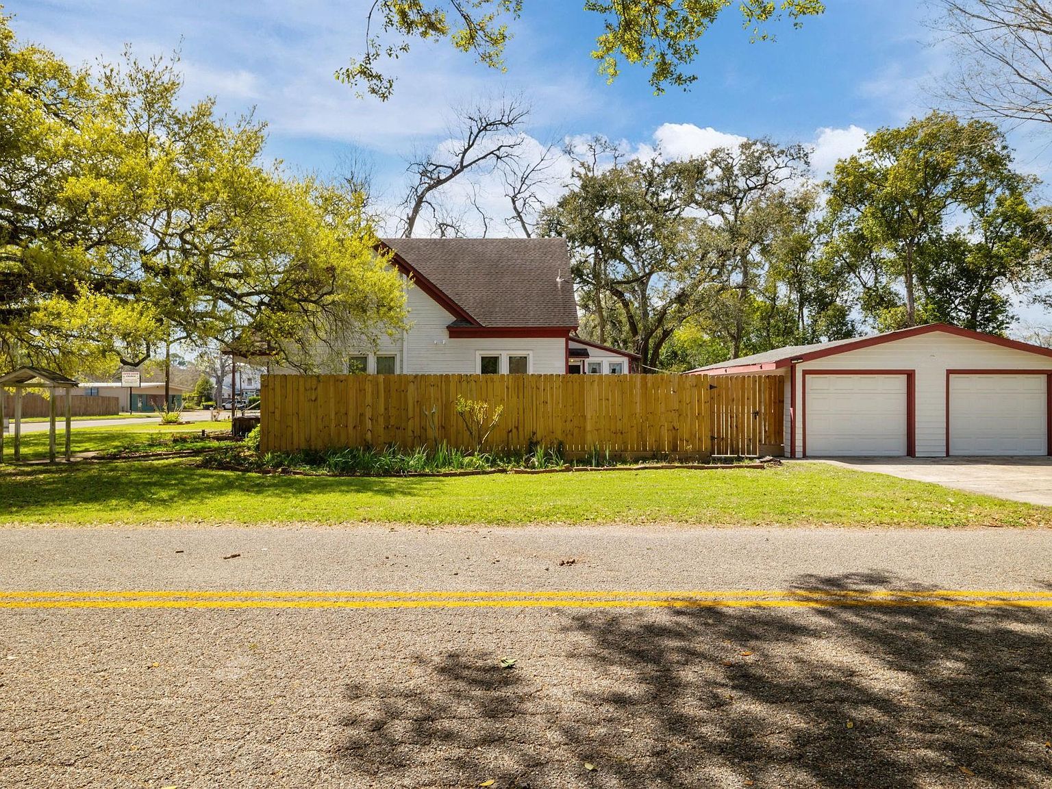 602 W Sealy St Alvin, TX 77511 - Thumbnail 5