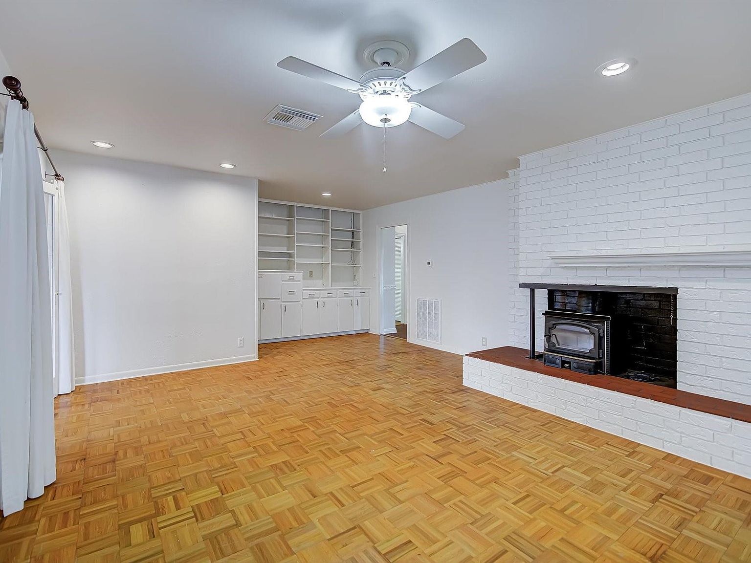 106 Woodland Rd Lake Jackson, TX 77566 - Thumbnail 5