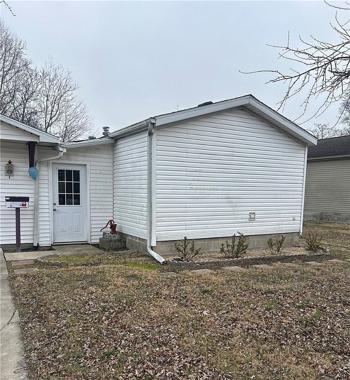 212 N Olive St Saint Elmo, IL 62458 - Thumbnail 5