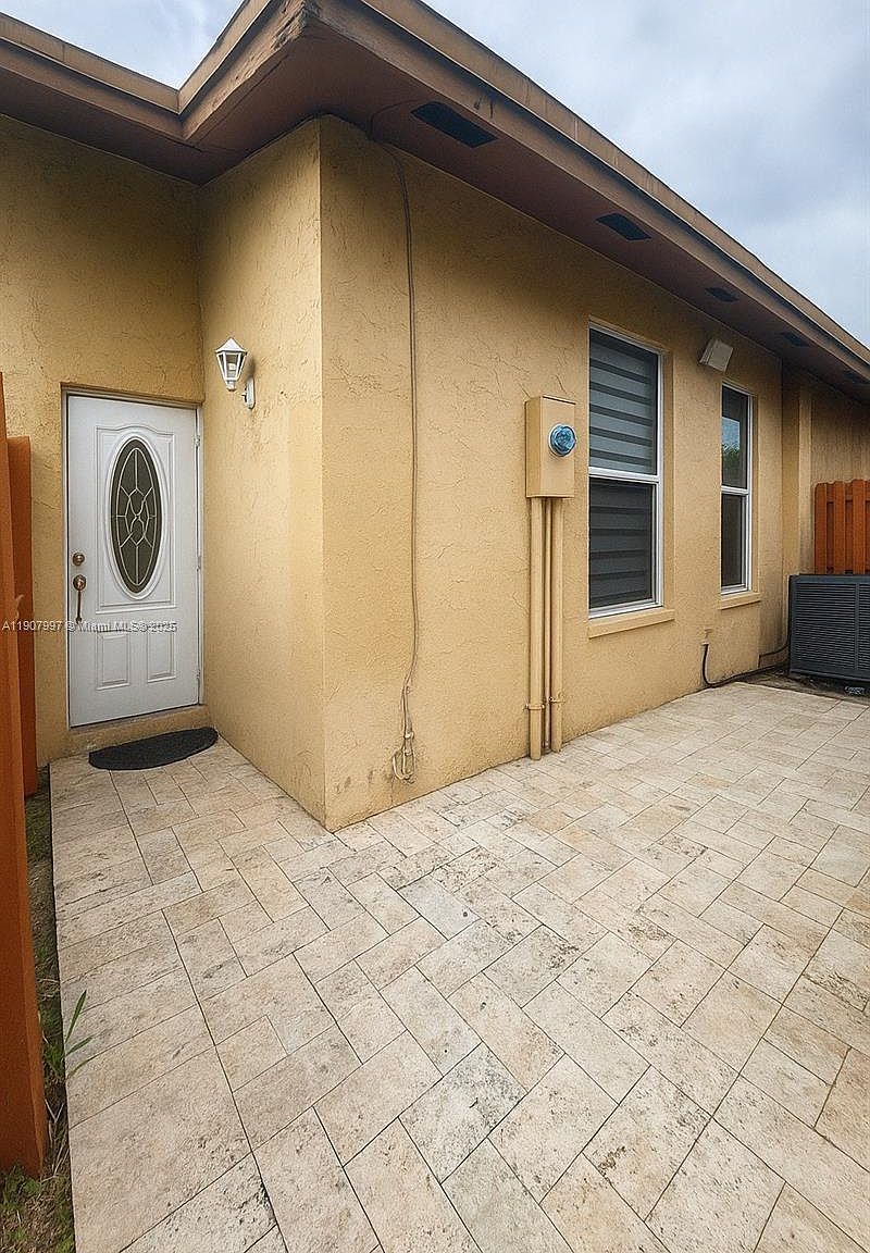 6700 NW 190th St Hialeah, FL 33015 - Thumbnail 5