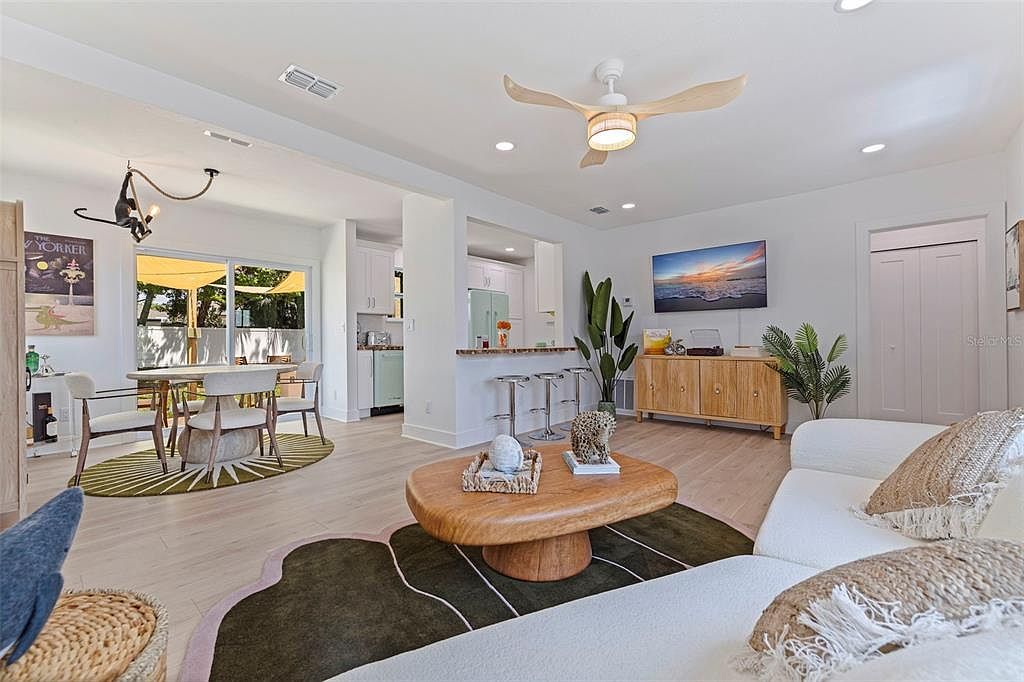 1579 Bayshore Blvd Dunedin, FL 34698 - Thumbnail 5