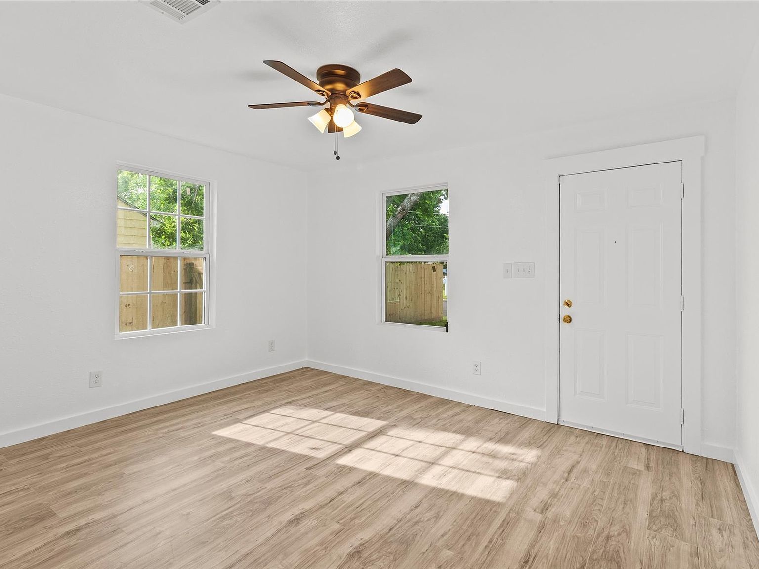 807 Aron St Baytown, TX 77520 - Thumbnail 5