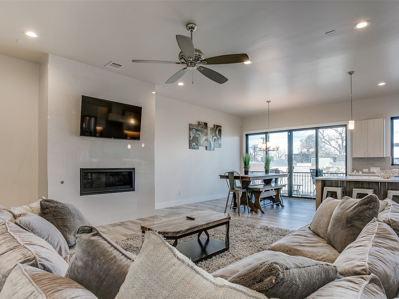 410 Melba St APT 2 Dallas, TX 75208 - Thumbnail 5