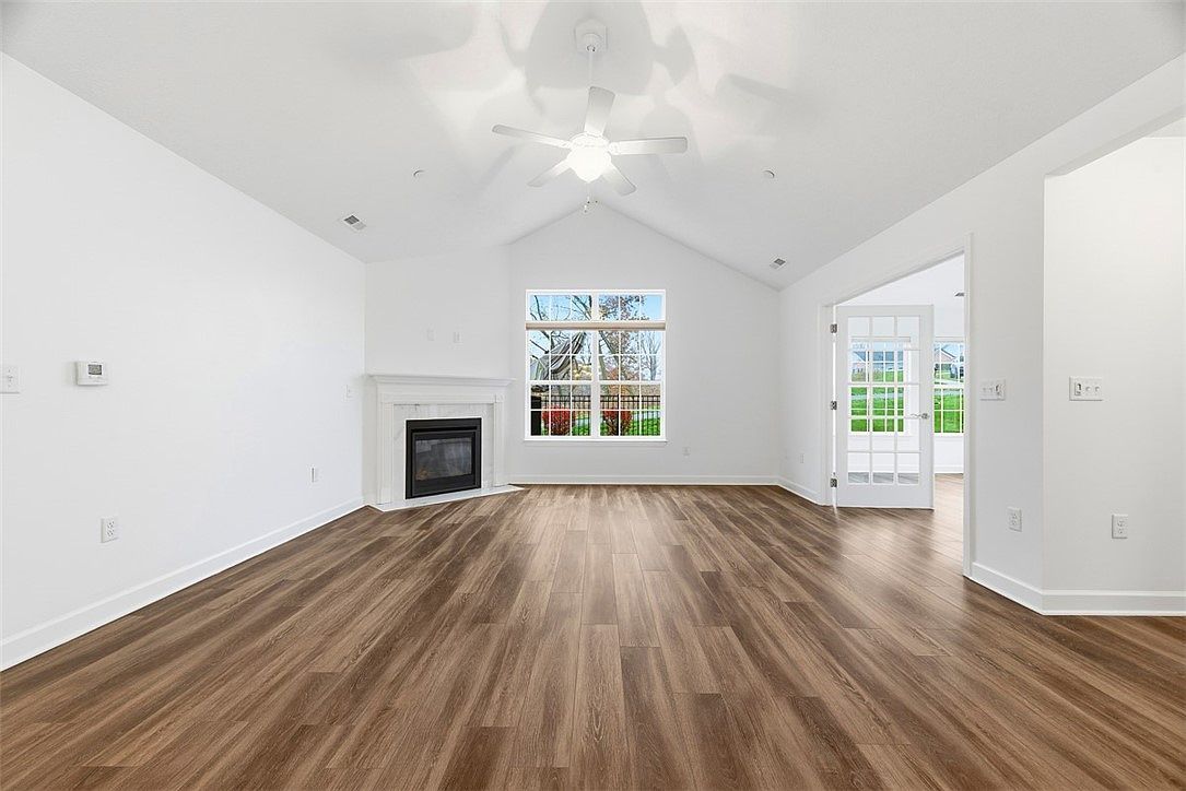 400 Spring Valley Dr Zelienople, PA 16063 - Thumbnail 5