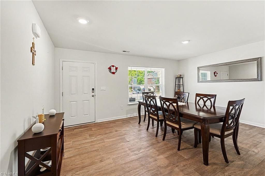 405 Gulliver Ct Greensboro, NC 27405 - Thumbnail 5