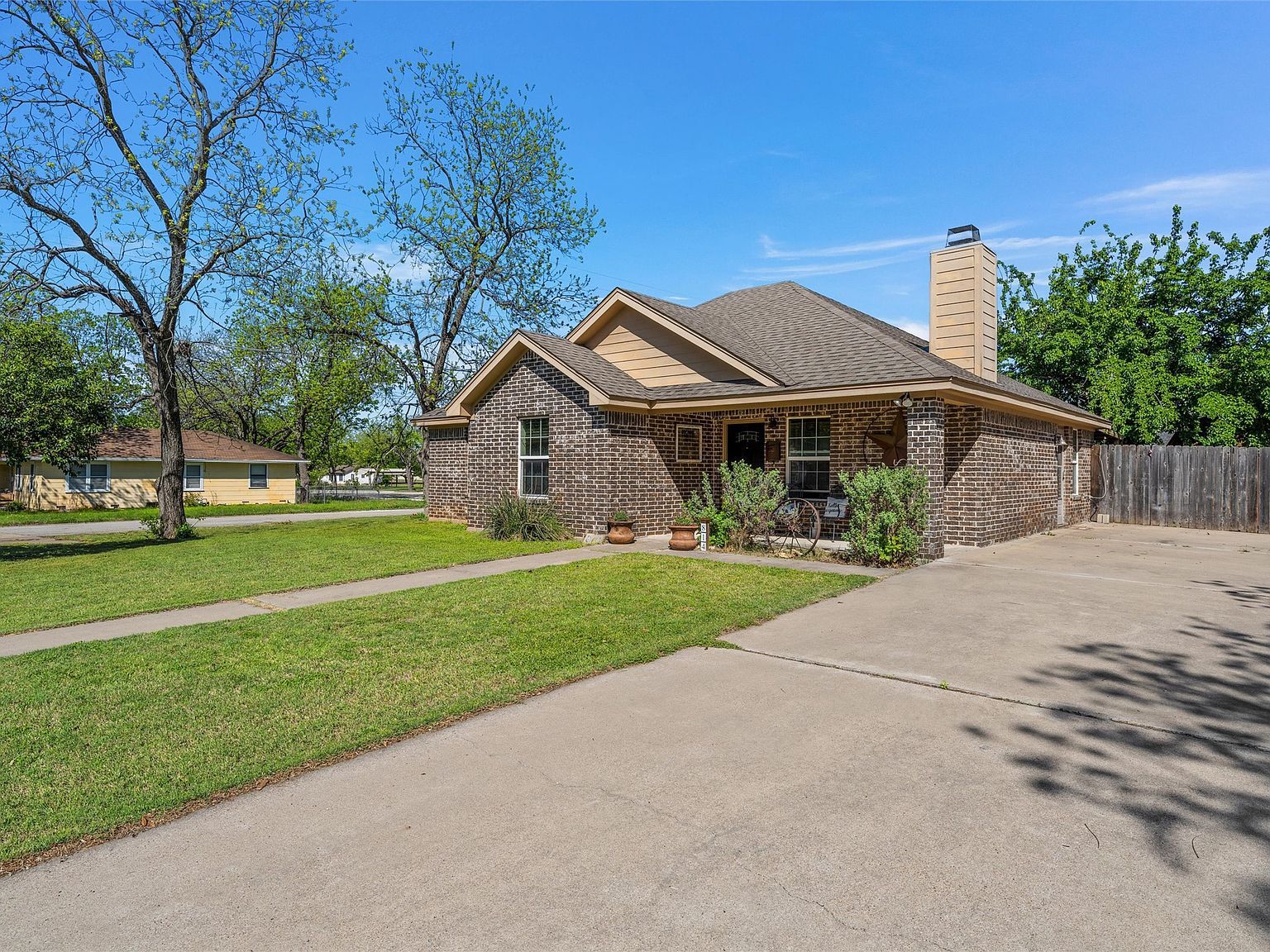 814 N Harrison St West, TX 76691 - Thumbnail 5