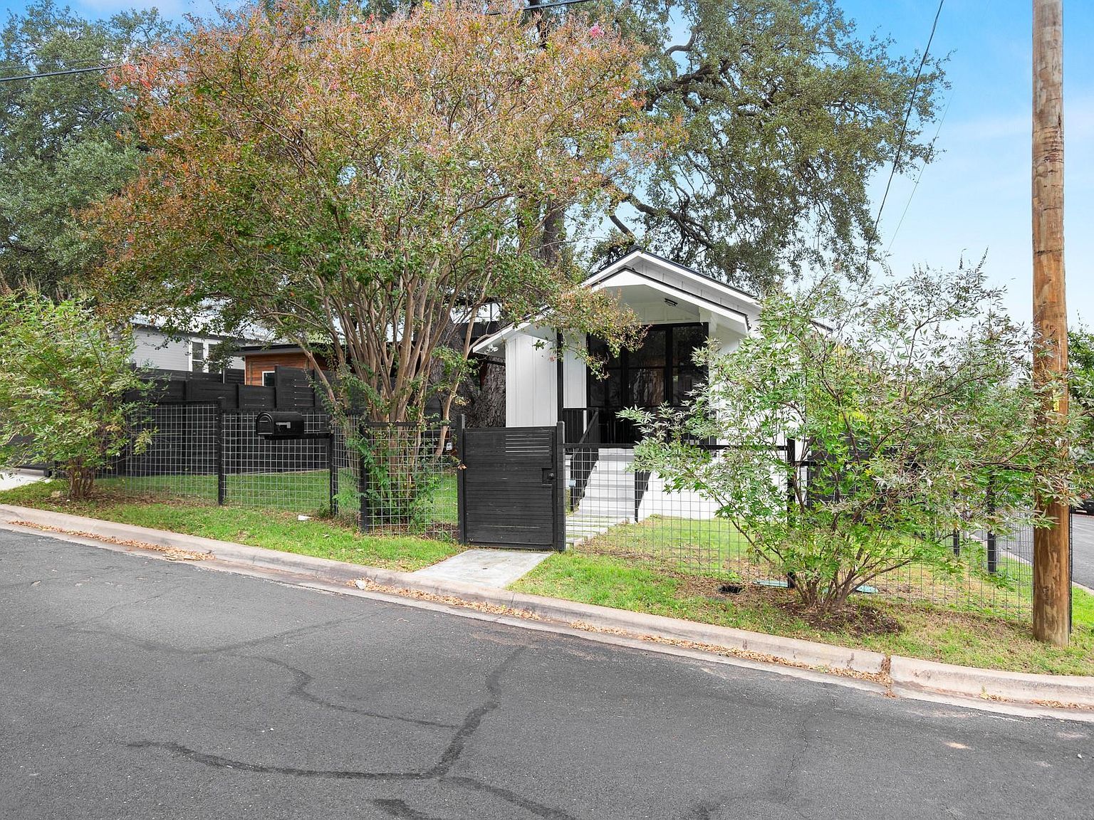 2416 E 10th St Austin, TX 78702 - Thumbnail 5