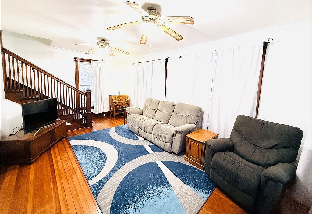 615 E Seminary Ave Hoopeston, IL 60942 - Thumbnail 5