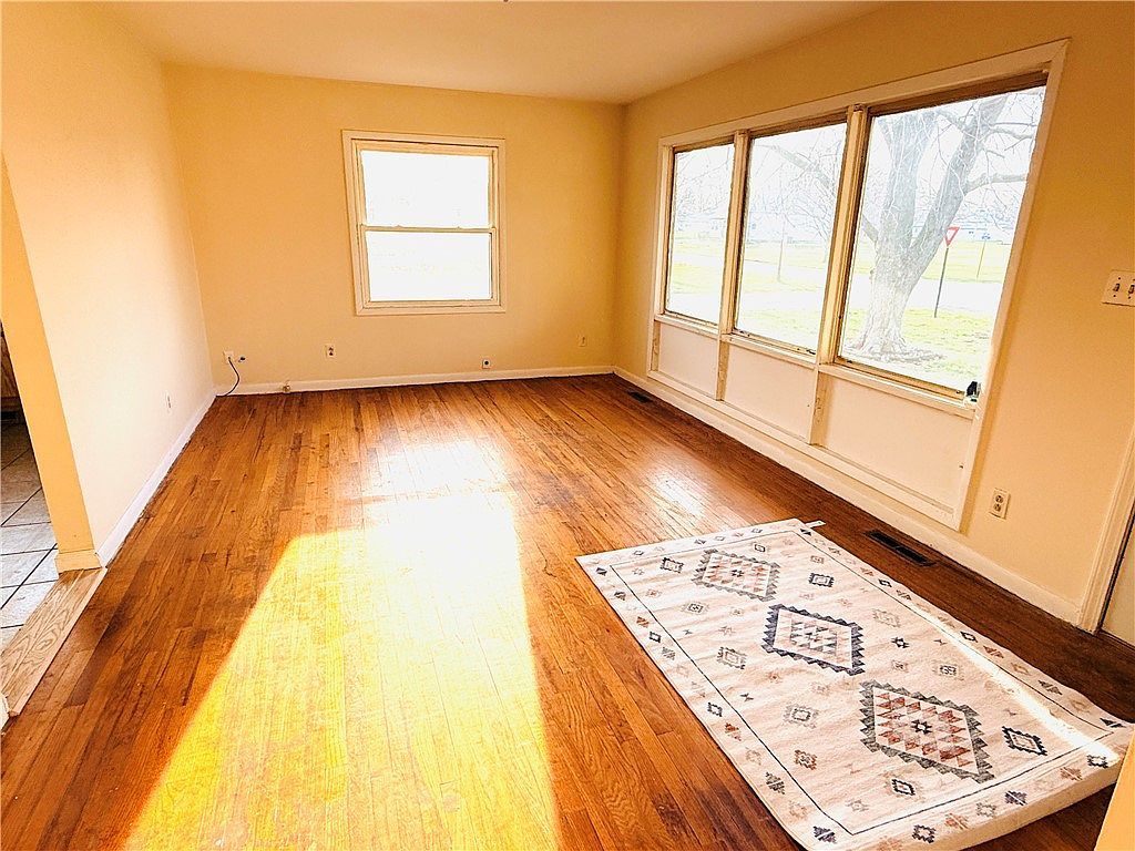 502 W Elm St Hoopeston, IL 60942 - Thumbnail 5