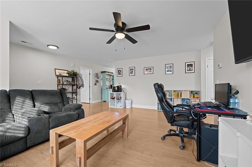 7686 Garrett Rd Liberty, NC 27298 - Thumbnail 5