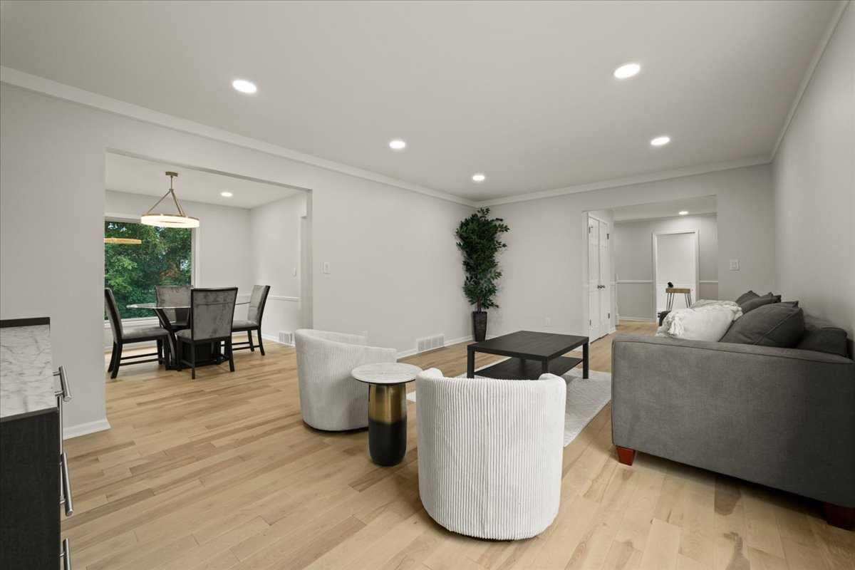 655 S Spinningwheel Ln, Bloomfield Hills, MI, USA, 48304 - Thumbnail 5