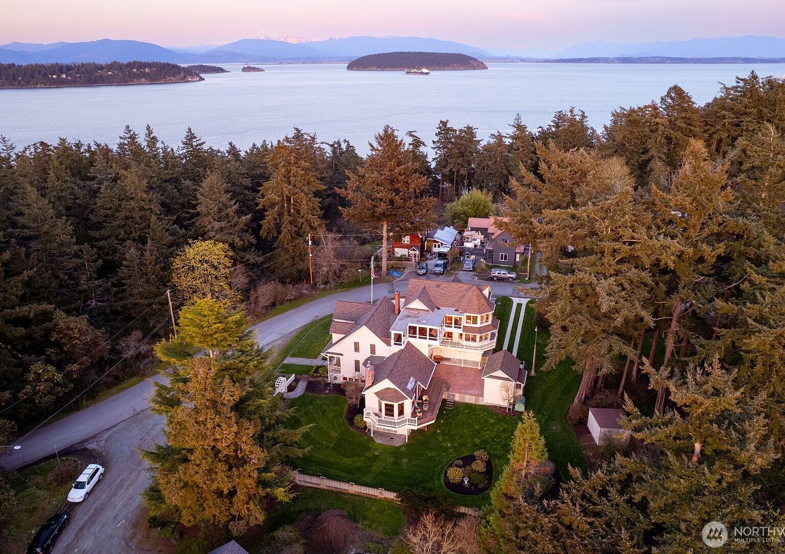 303 7th St Anacortes, WA 98221 - Thumbnail 5