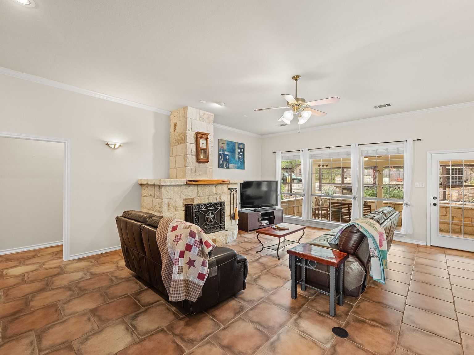 508 S Lariat Cir Dripping Springs, TX 78620 - Thumbnail 5