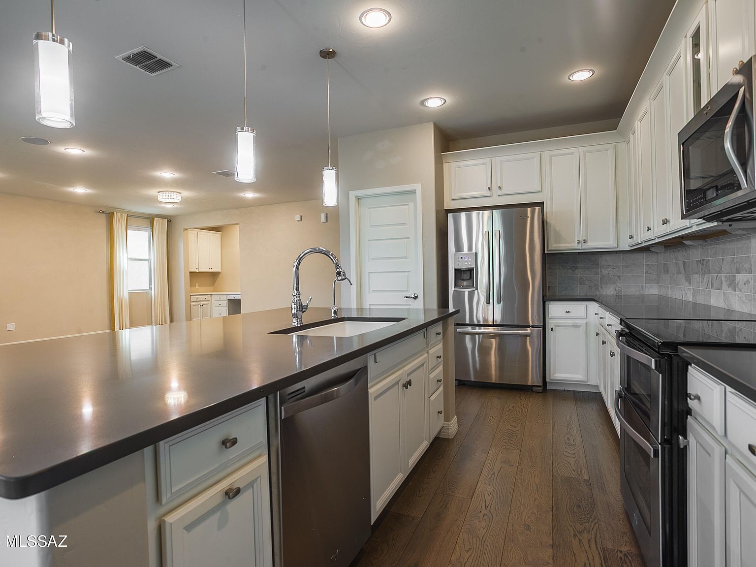 11100 N Delphinus St Oro Valley, AZ 85742 - Thumbnail 5