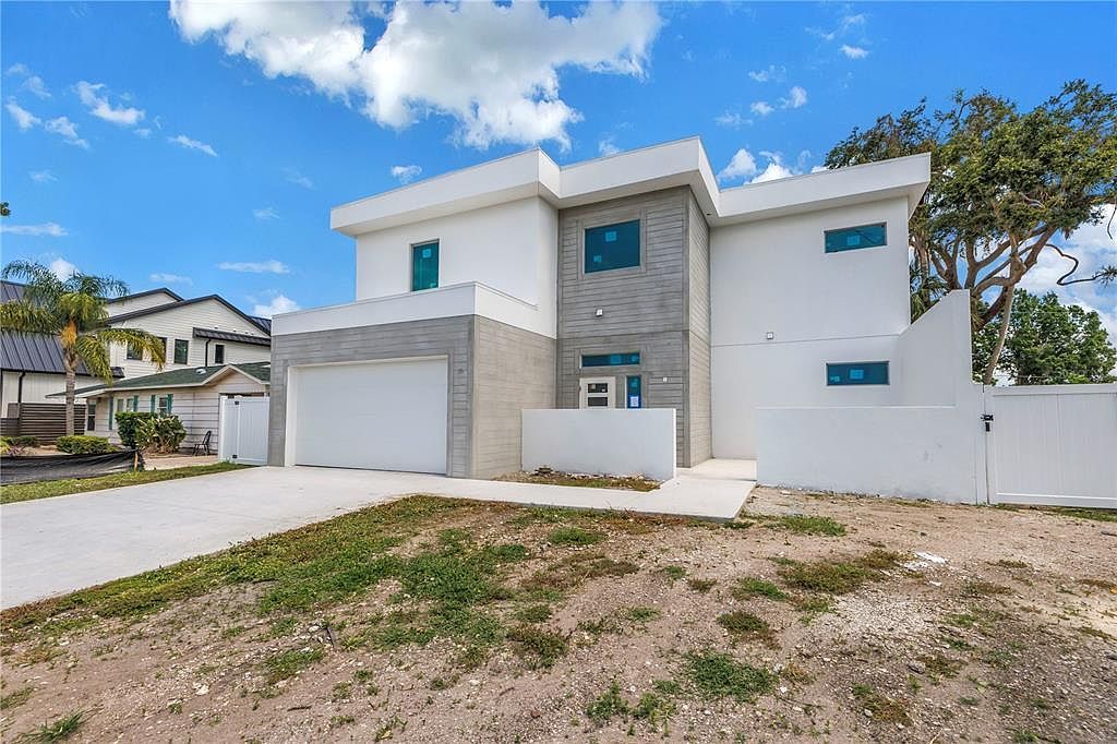 2065 Goldenrod St Sarasota, FL 34239 - Thumbnail 5