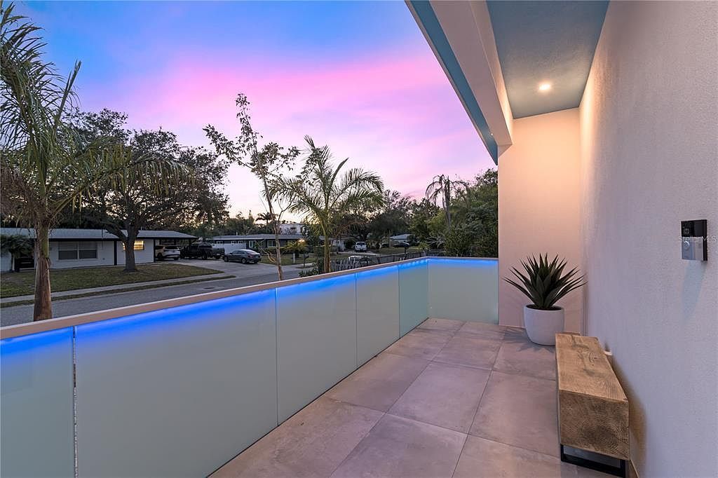 2585 Clematis St Sarasota, FL 34239 - Thumbnail 5