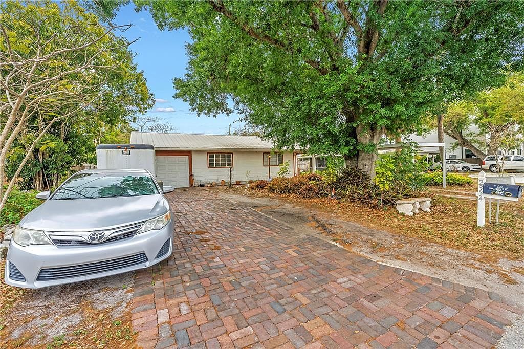 2334 Prospect St Sarasota, FL 34239 - Thumbnail 5