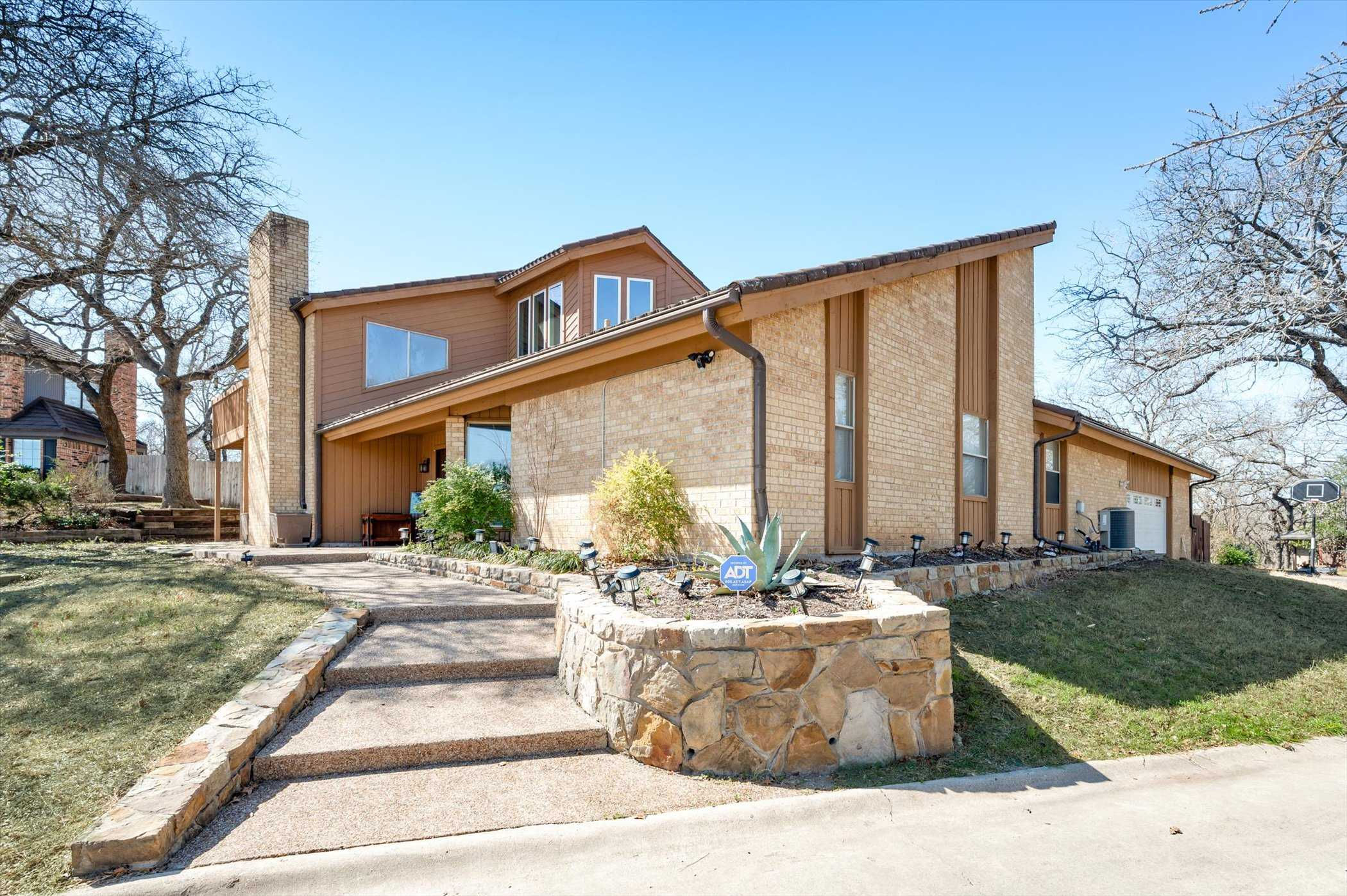 104 Oak Hollow Court South, Azle, TX, USA, 76020 - Thumbnail 5